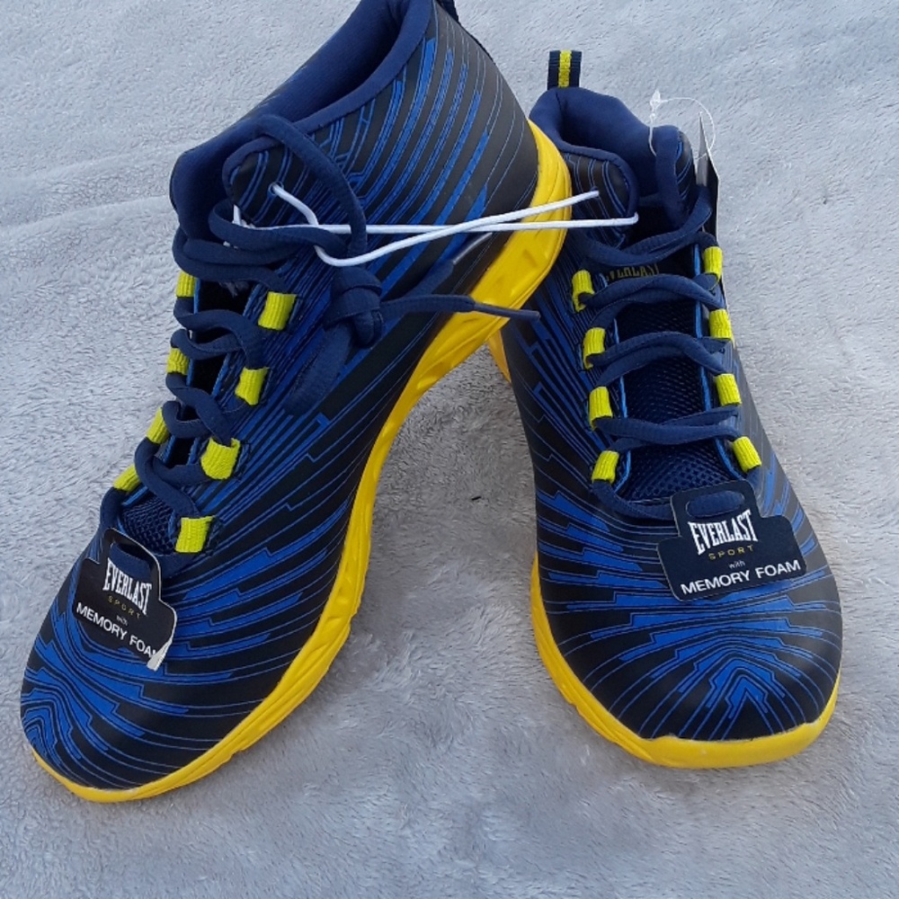 EVERLAST SNEAKERS . High top  Athetic shoe.Sz 6